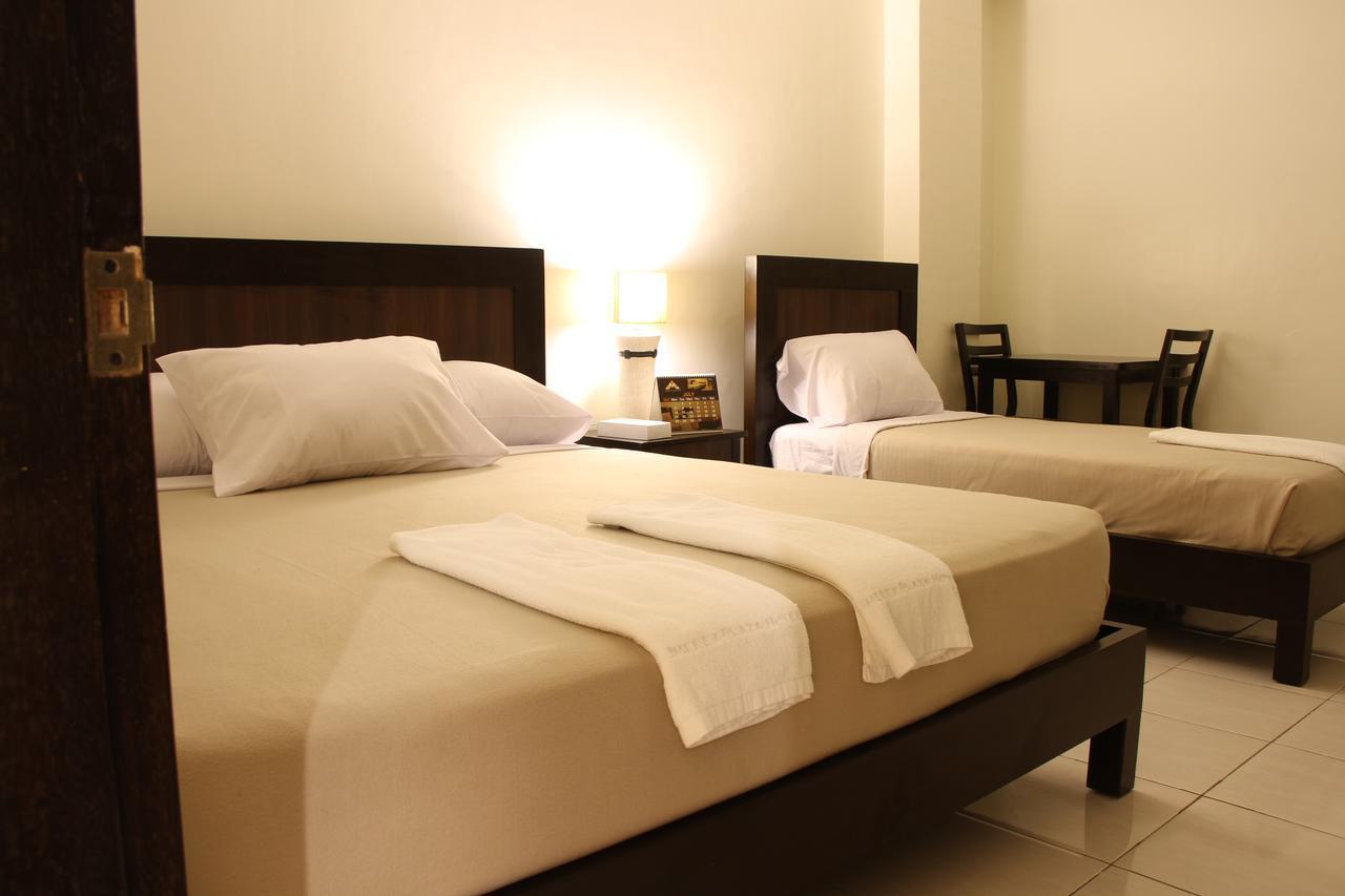 Imerex Plaza Hotel Angeles Esterno foto
