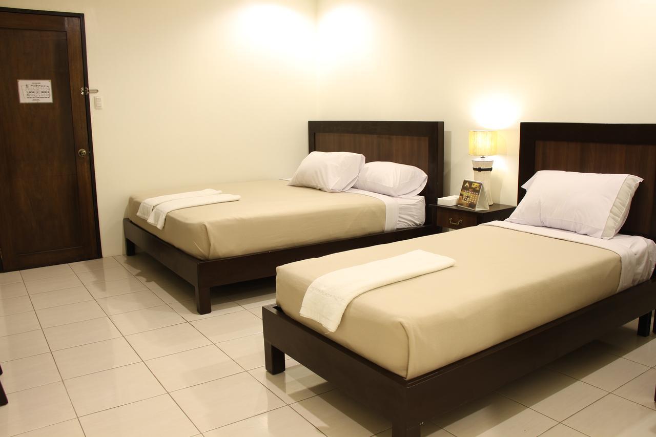 Imerex Plaza Hotel Angeles Esterno foto