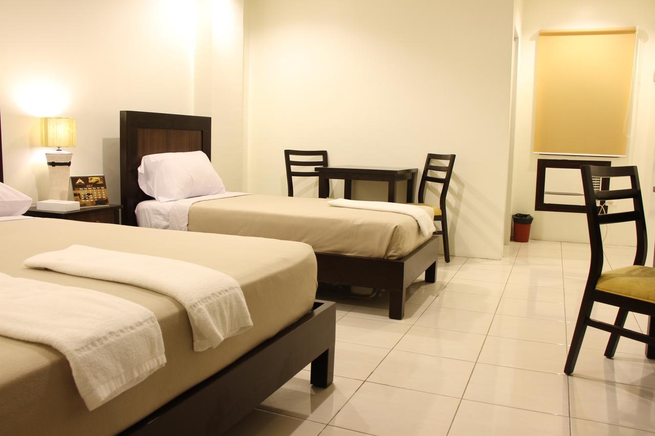Imerex Plaza Hotel Angeles Esterno foto